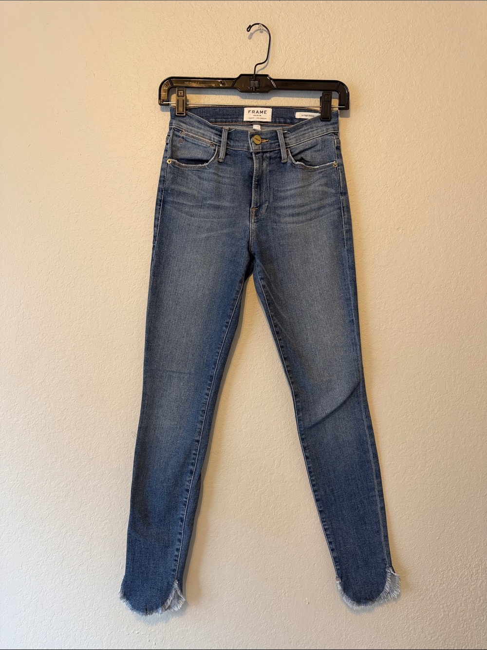 Frame Denim Skinny High-Rise Medium Blue Jeans with Frayed Hem